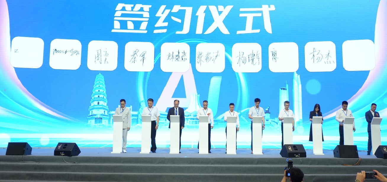 /home/ql/下載/廣西“僑助千企萬品出?！毙袆釉谀蠈巻?簽約儀式.jpg簽約儀式