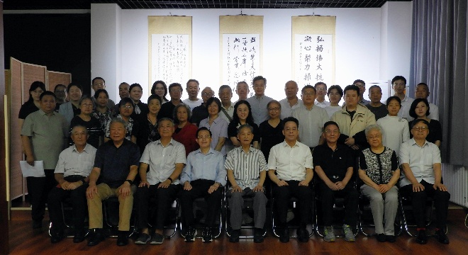 連小敏出席中國僑聯離退休黨員干部紀念抗戰勝利80周年書畫攝影展參觀活動