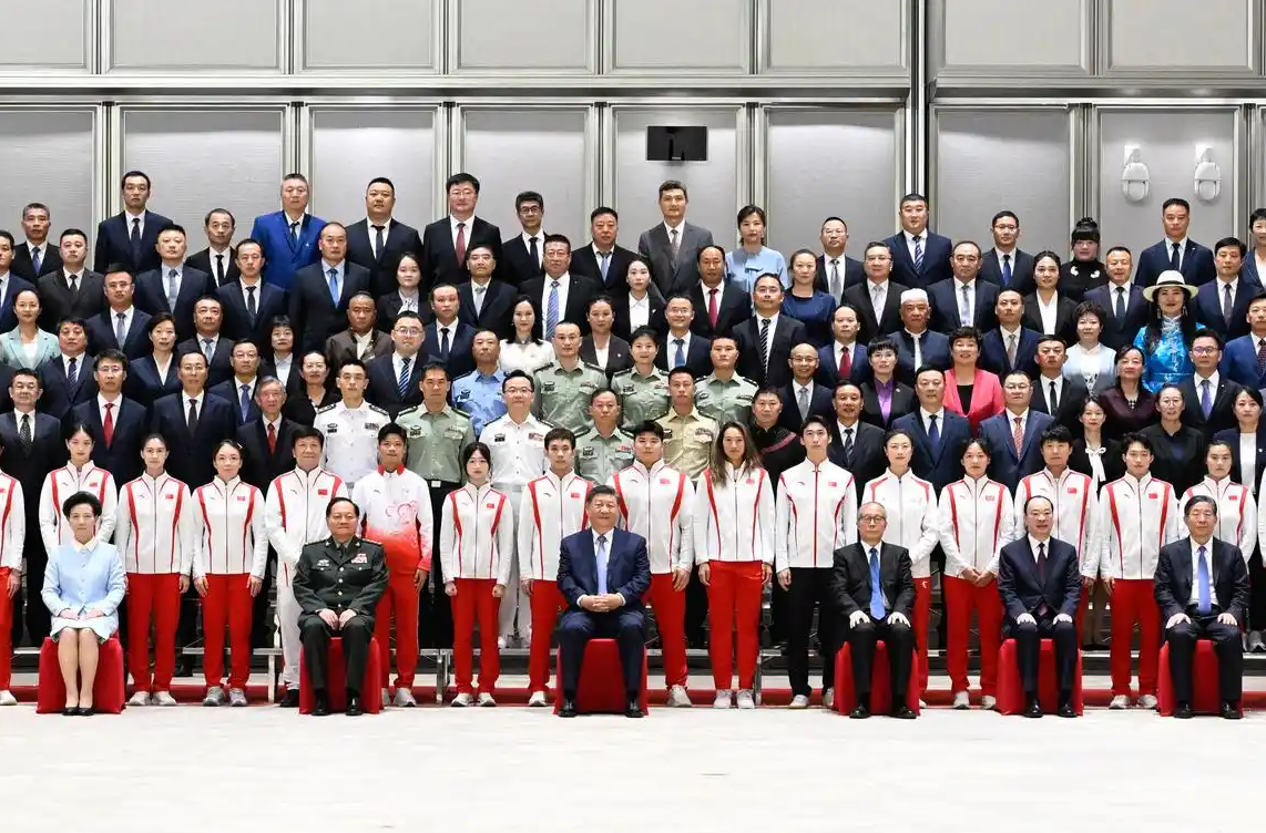 習近平接見全國群眾體育先進單位、先進個人代表和全國體育系統(tǒng)先進集體、先進個人代表